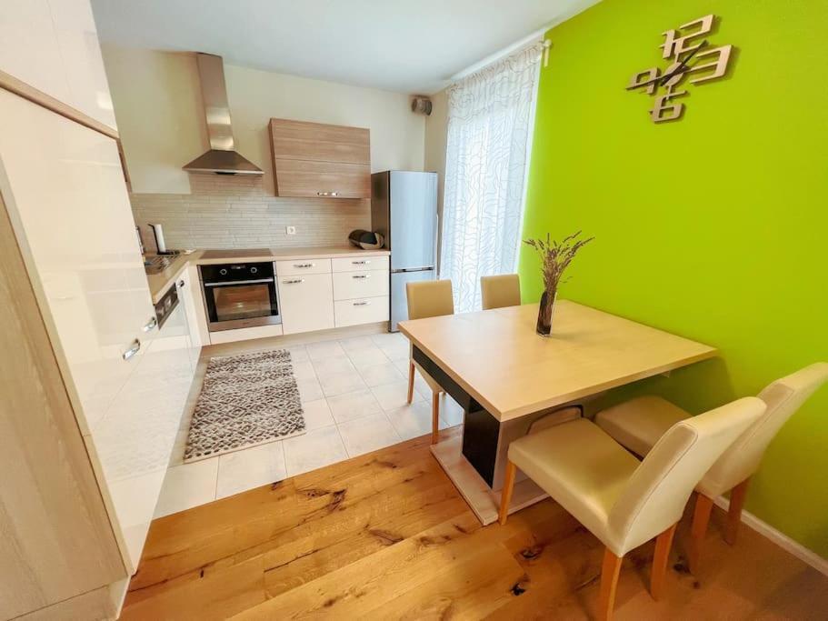 Apartma Natasa * Jagodje